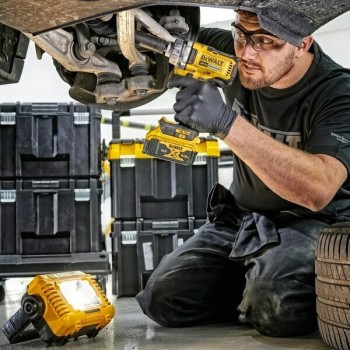 Dewalt Φακός Προβολέας Μπαταρίας 2000Lm -DCL077